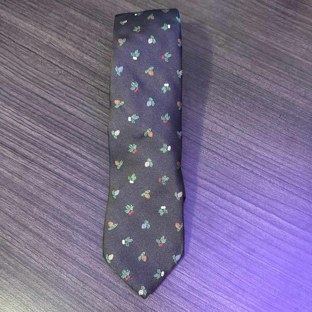 NWT!‎ Vineyard Vines 100% Silk Berry Print Tie
